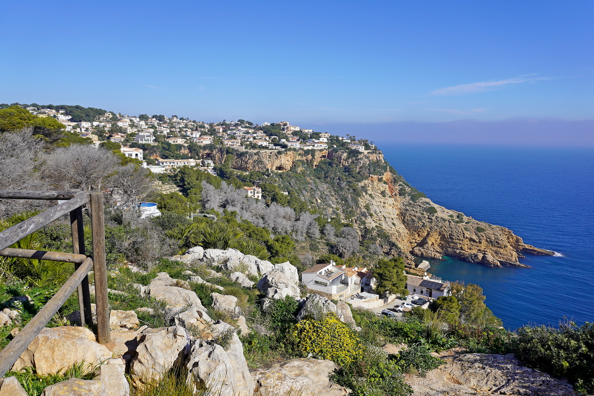 Uitzicht over Balcón al Mar in Jávea met villa’s en zeezicht aan de Costa Blanca Noord