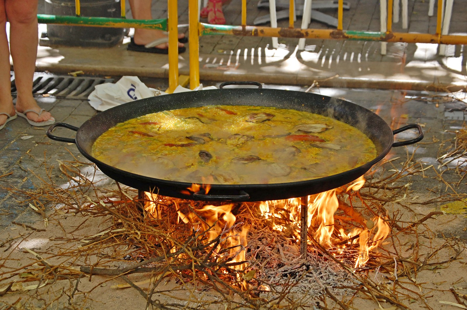 Traditionele paella in Dénia als onderdeel van de mediterrane gastronomie