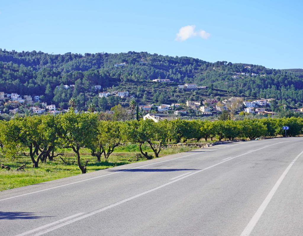 Uitzicht op Benidoleig en Rincon del Silencio in de Orba Vallei, Costa Blanca Noord