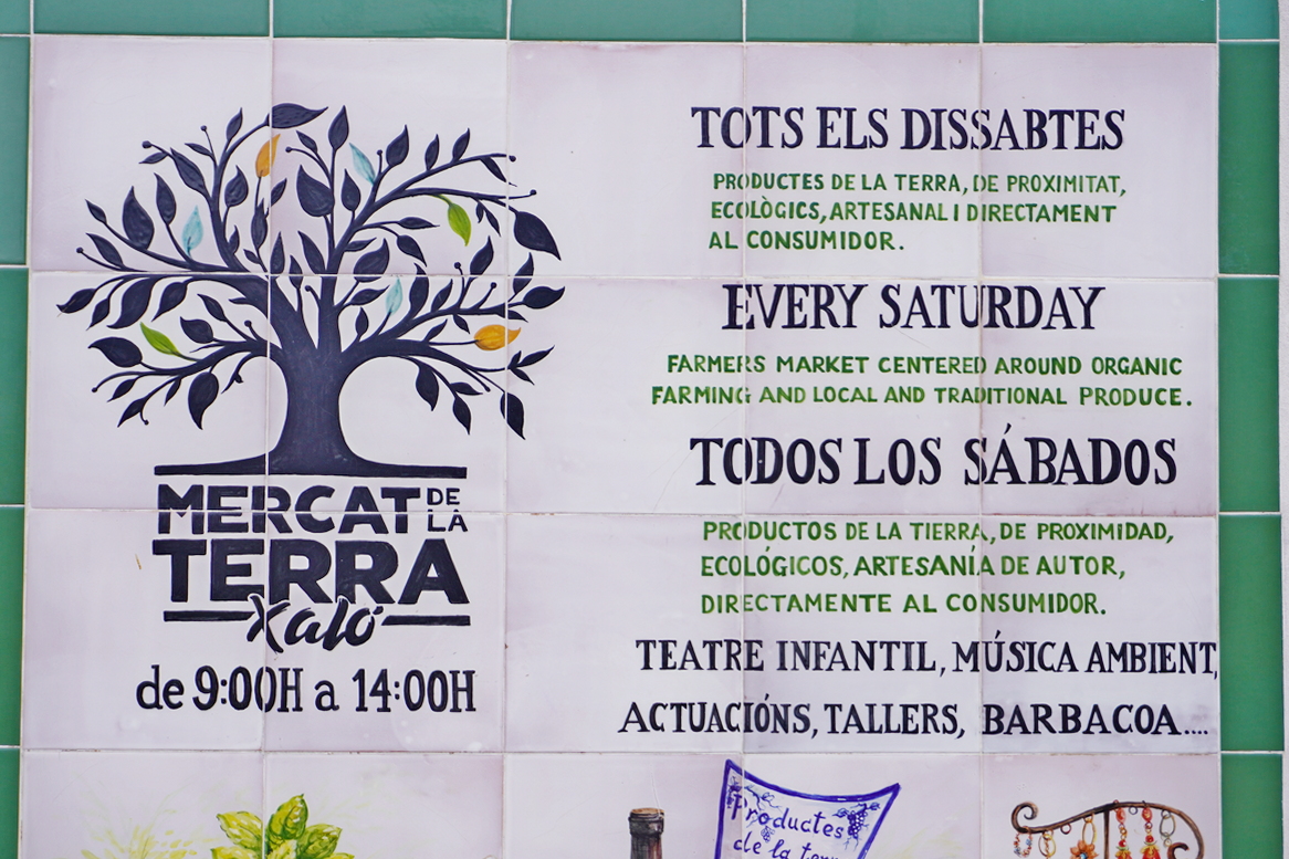 Mercat de la Terra in Jalón, wekelijkse markt met lokale producten.