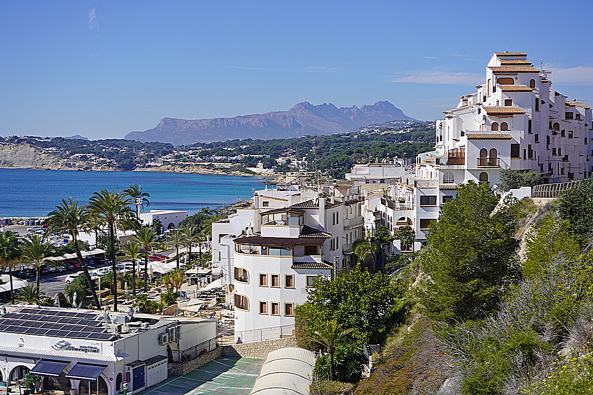 Historisch centrum van Moraira met zicht op de haven.